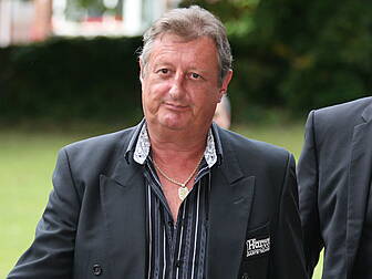 Eric Bristow apologises for fo...